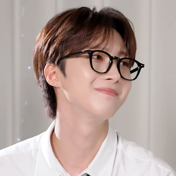 KIVULI TAM 펜타곤 후이